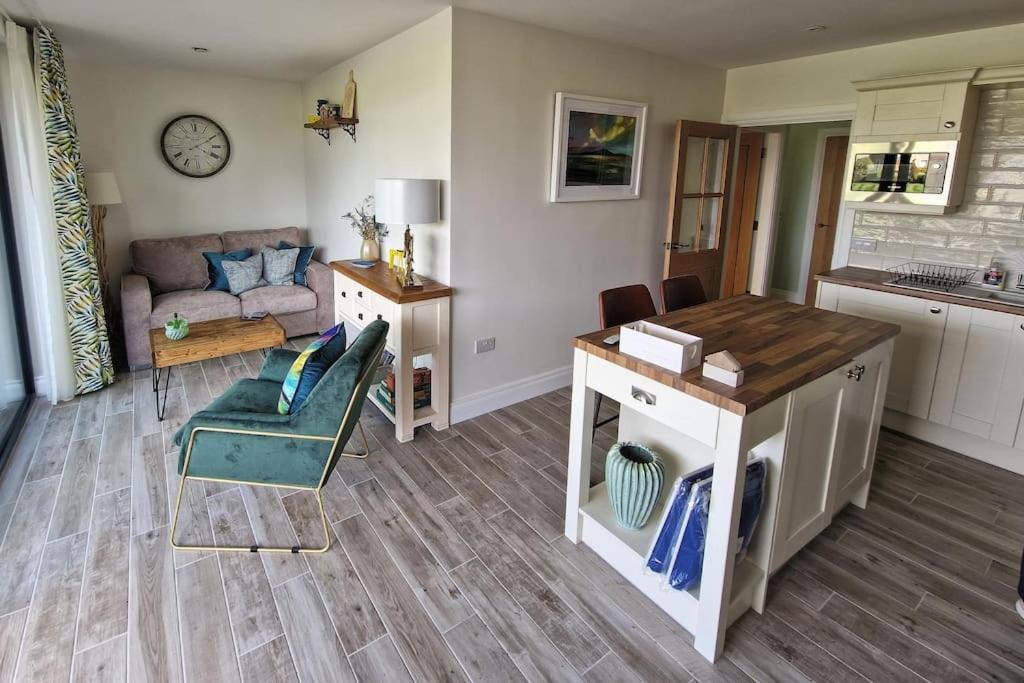 Gleann Ciuin Apartment Ballymartin ภายนอก รูปภาพ